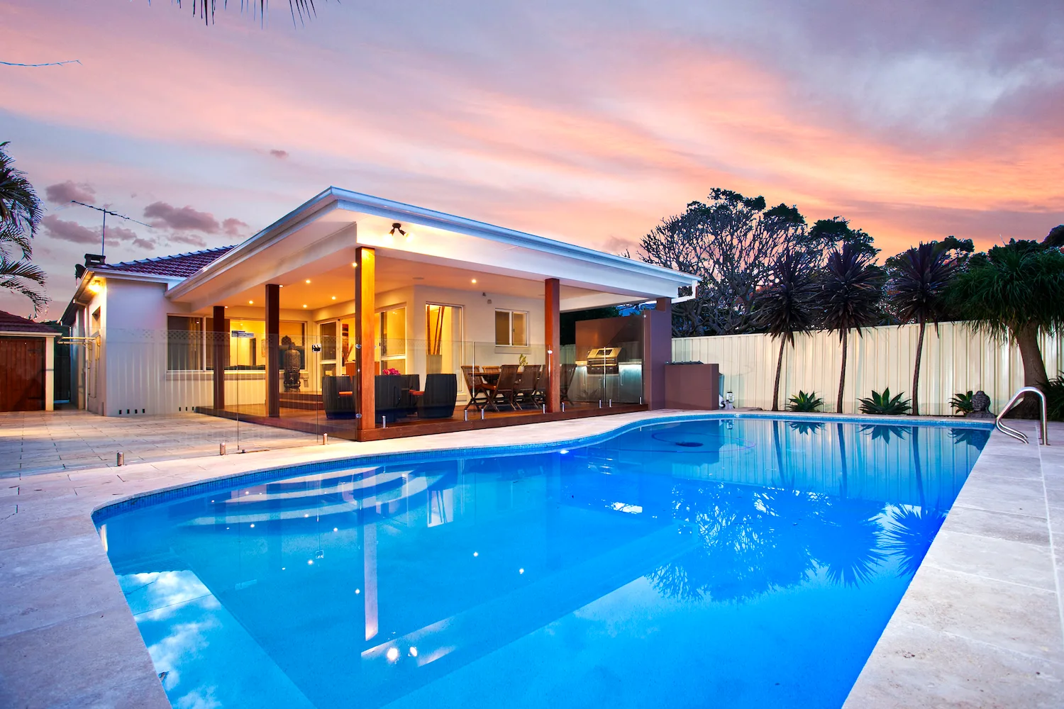 Concrete pool surround with proper drainage